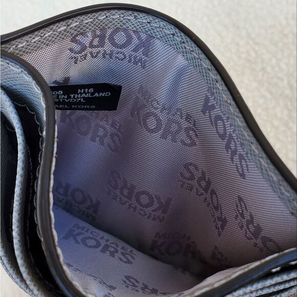 NWOT Michael Kors Gray Saffiano Leather Card Case - Picture 5 of 8